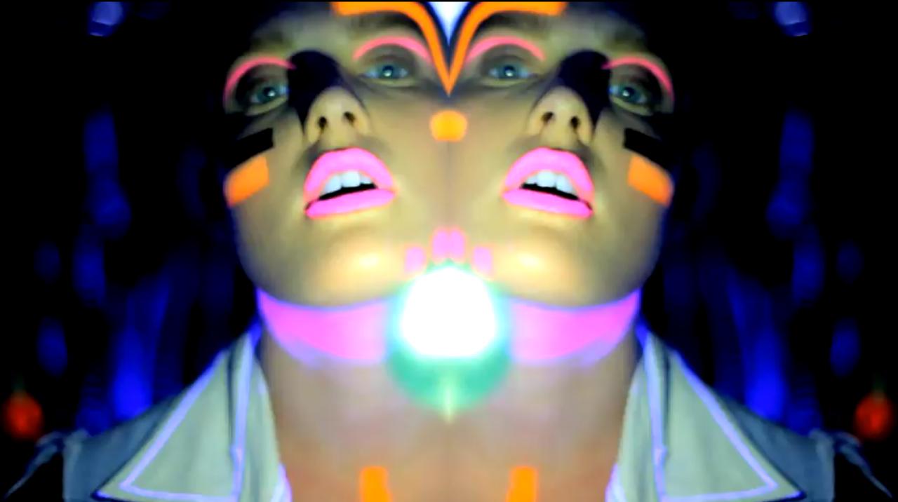 Buzz Cut: 'Manners' Icona Pop (VIDEO)