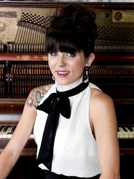 Janine Jarman's 6 Cool Holiday Hair Tips Curly Hair