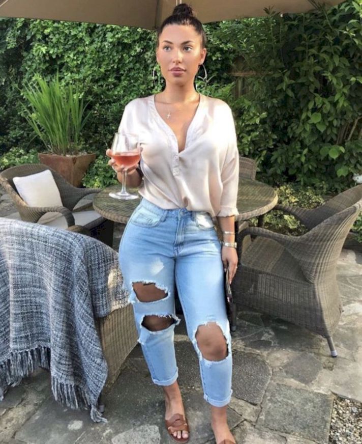 STYLECASTER | How to Wear Ripped Jeans: Street Style Inspiration