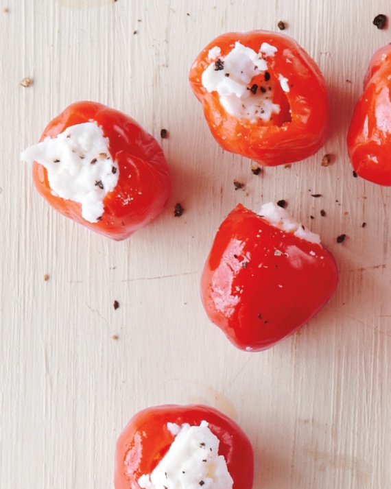 peppers-feta-cheeseboard-md110117_vert