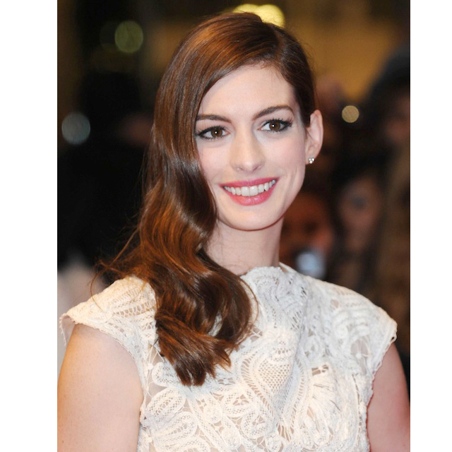 Get The Look: Anne Hathaway's Bold Lip "Les Miserables" Premiere