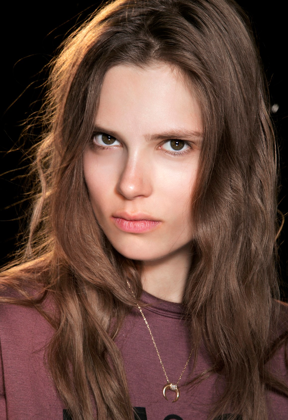 Difference Between Dandruff and a Dry Scalp: An Expert Weighs In