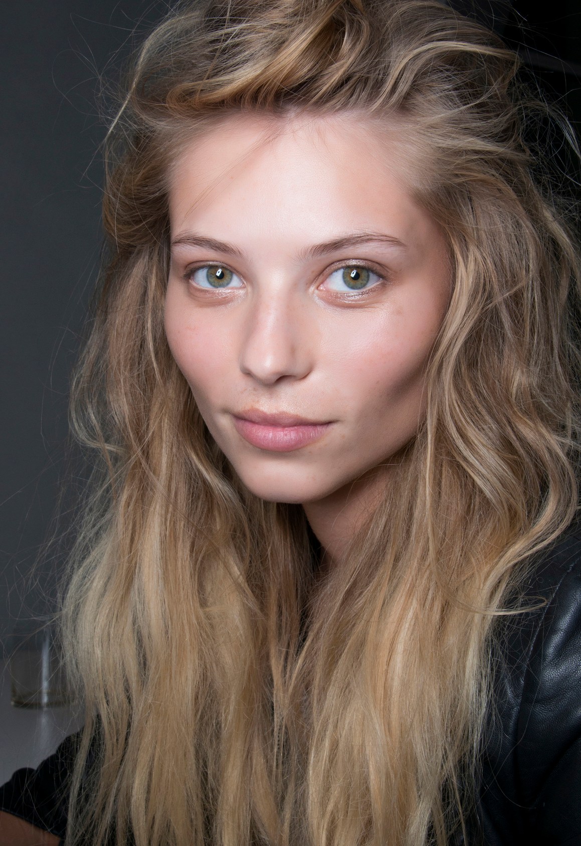 Learn How to Get This Messy Ponytail