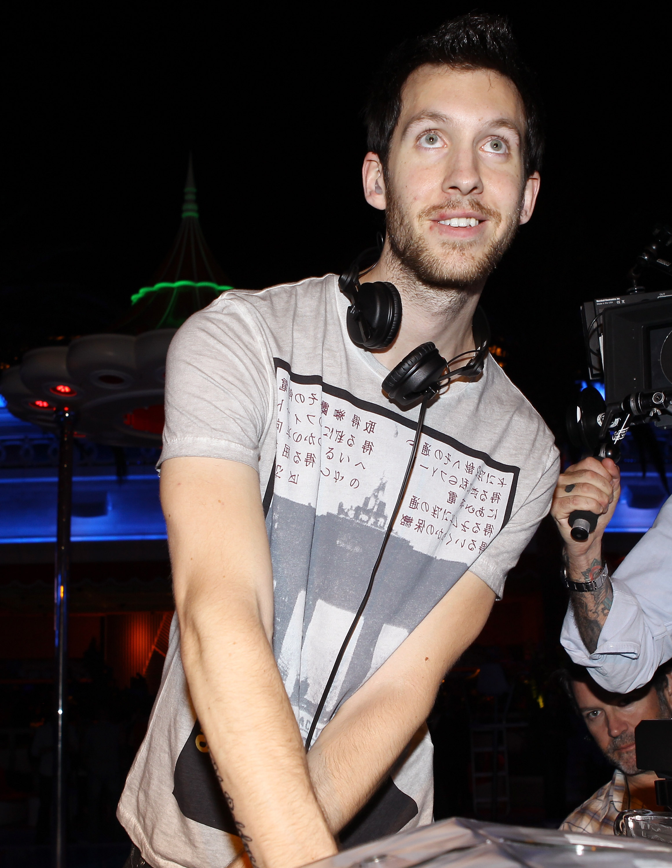 LAS VEGAS, NV - APRIL 02:  DJ Calvin Harris performs at Surrender Nightclub held at Encore on April 2, 2011 in Las Vegas, Nevada.  (Photo by Michael Tran/WireImage)