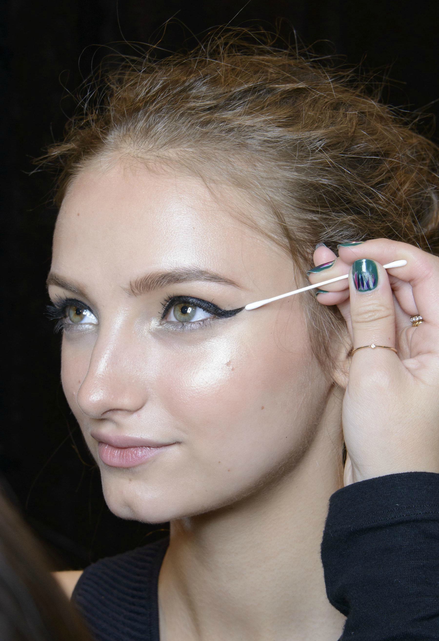 cat eye cotton swabs