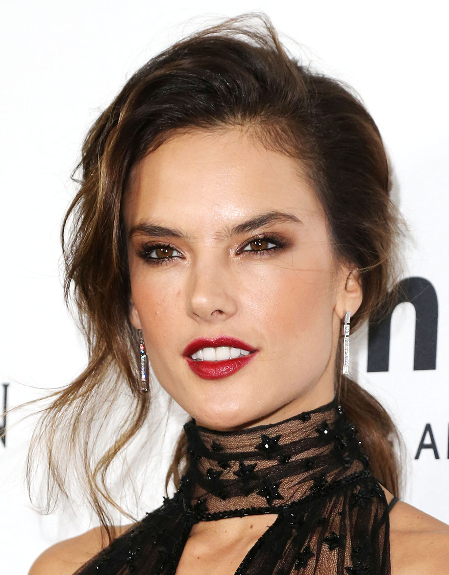 alessandra ambrosio lip gloss