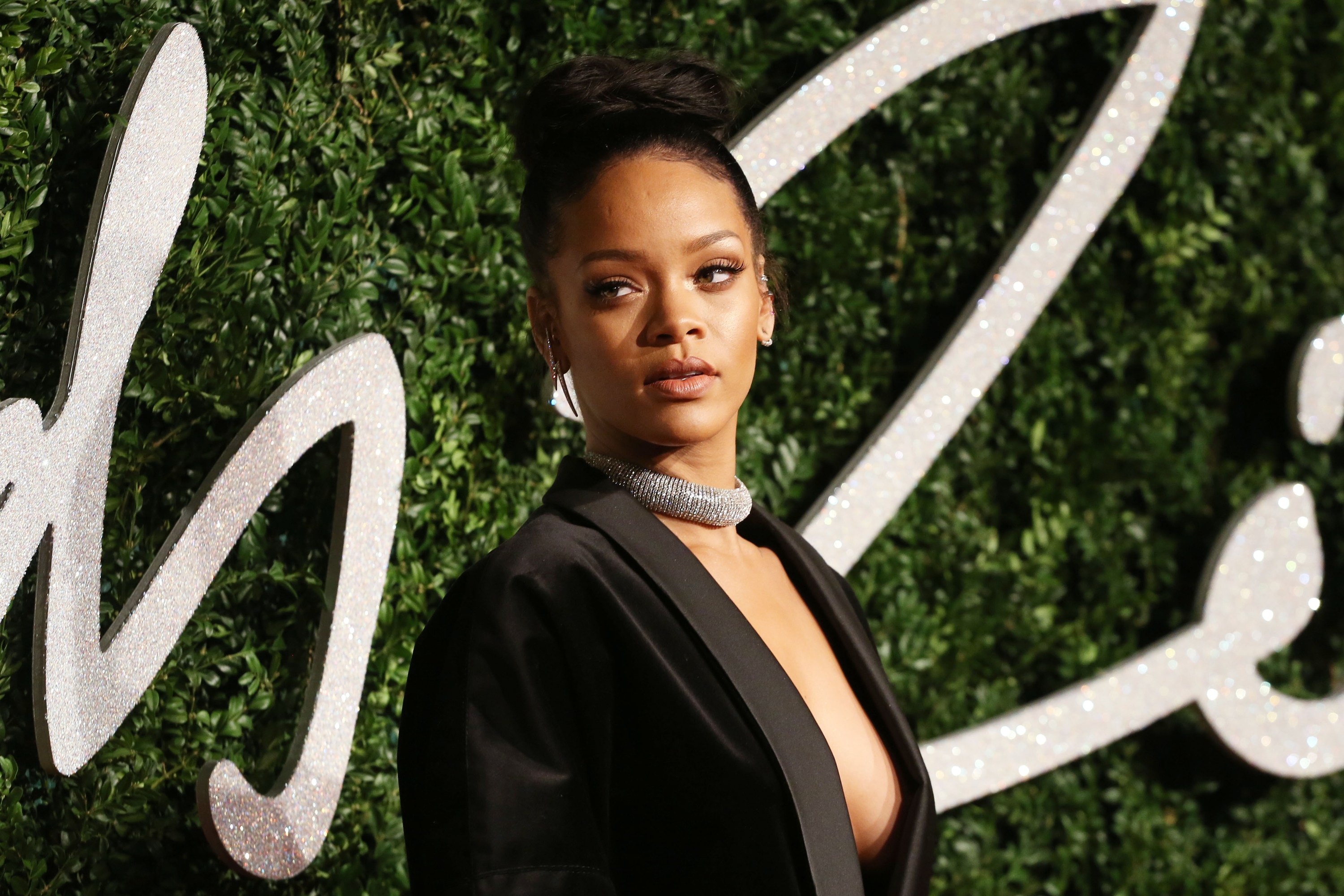 Rihanna Launches AntiDiary Project with Samsung