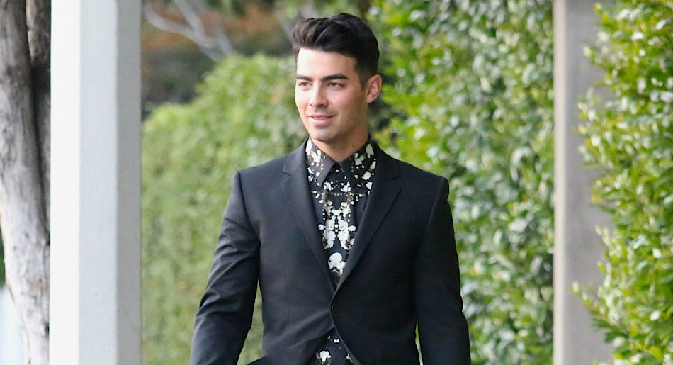 Gigi Hadid Wore Robot-Inspired Nails to the Met Gala to Match Zayn Malik