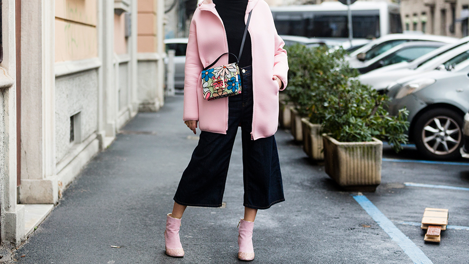 What to Wear to a Bonfire: 25 Outfit Ideas