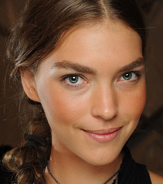 How Wear Emerald On Your Eyes