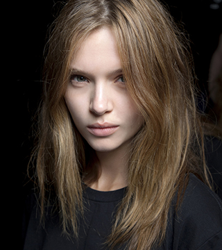 5 Simple Tricks Ensure Your New Year's Eve Makeup Lasts the Night