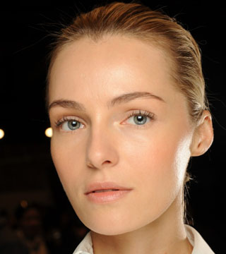 Break Out The Same Time Every Month? How Stop Hormonal Acne