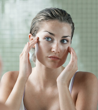 10 Celebrities Who Make Being Pale Look Damn Good