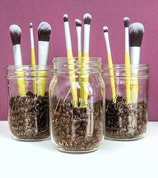 How Get Emily Blunt's Entire Golden Globes Hair and Makeup Look