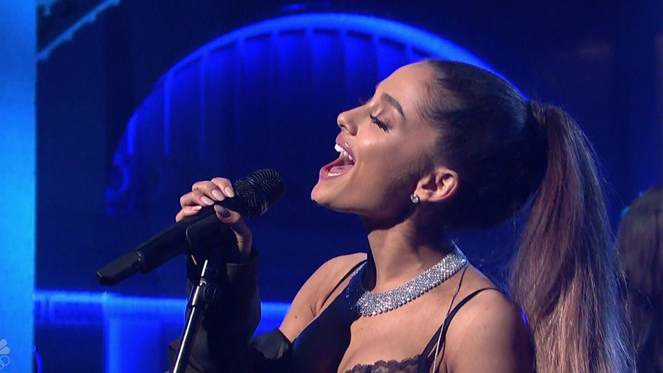 34 Short Celebrities That Are 5'3 and Under