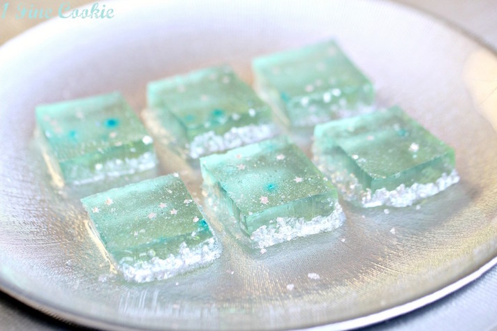 STYLECASTER | 25 Festive Recipes That Will Impress Your Friends on New Year’s Eve | Champagne Jell-O Shots