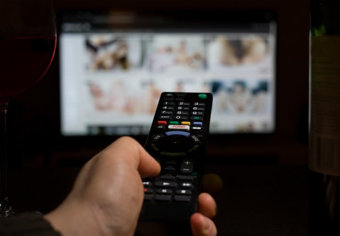 STYLECASTER | how to watch porn as a couple