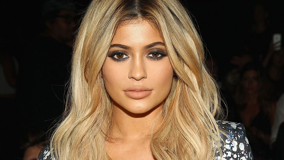 Kylie Jenner's Purple Smoky Eye Makeup Trick Hack