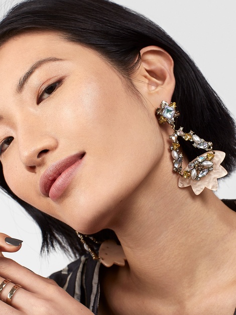 STYLECASTER | Statement Earrings That Look Good With a Cocktail Dress & Even Better With a Jeans & Tee