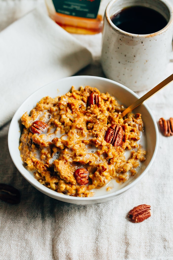 STYLECASTER | 17 Slow-Cooker Breakfasts to Simplify Your Mornings | Pumpkin Pie Oatmeal