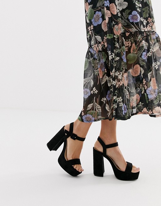 '70s Era Chunky Platforms Have Officially Made a Comeback | STYLECASTER