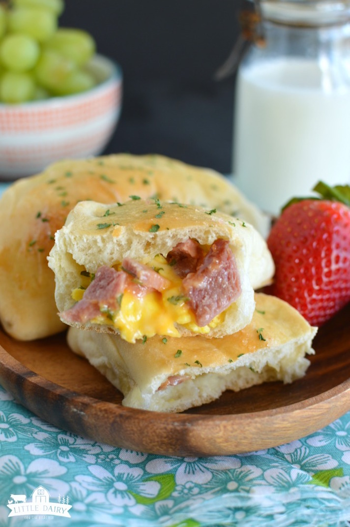 STYLECASTER | 17 Make-Ahead Freezer Breakfasts for Busy Mornings | Breakfast Calzones