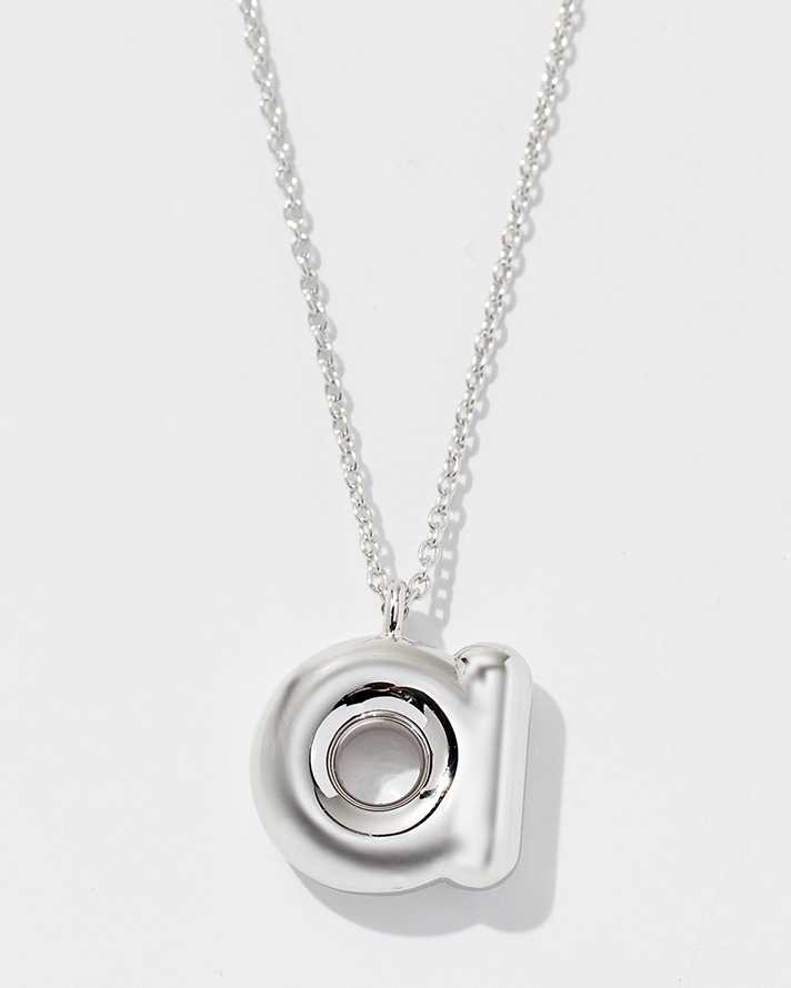 STYLECASTER | Word and Name Jewelry Is Having a Moment, Because Carrie Bradshaw Is a Forever Fashion Icon