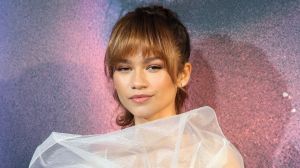zendaya bangs