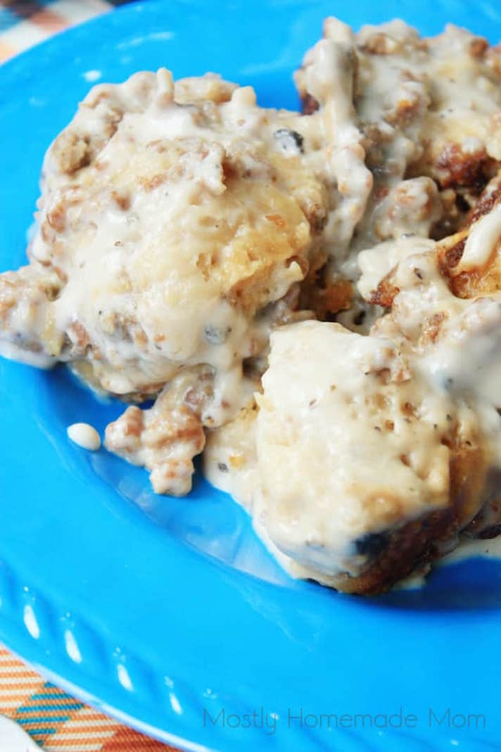 STYLECASTER | 13 Slow-Cooker Biscuit Recipes That Might Surprise You | Biscuits and Gravy