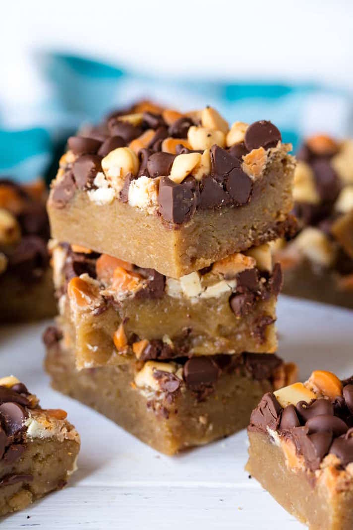 STYLECASTER | 15 Slow-Cooker Brownie Recipes You Won't Be Able to Stop Eating | Chocolate Chip Blondies