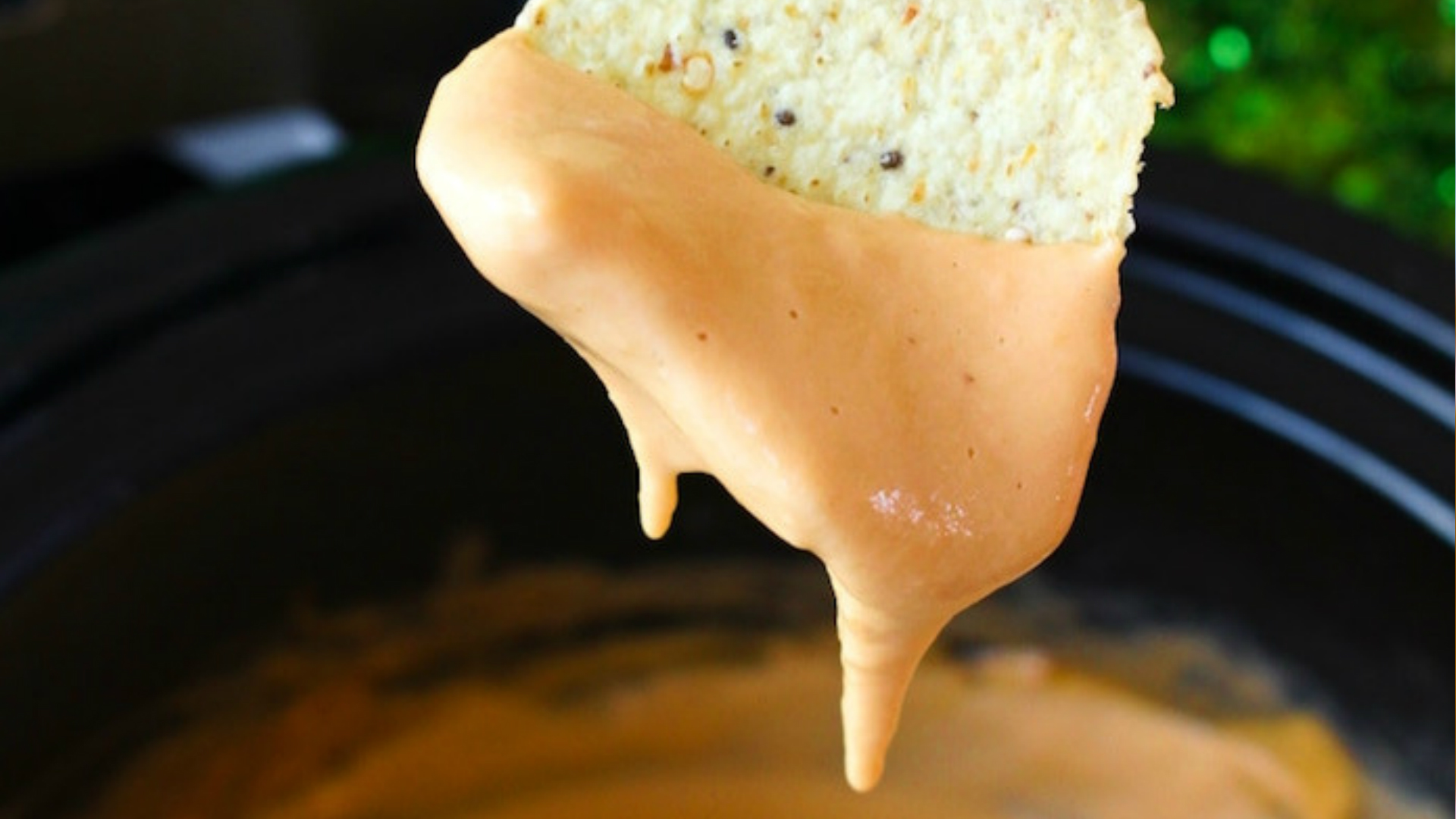 STYLECASTER | 17 Slow-Cooker Queso Dips So Sexy, I Could Cry