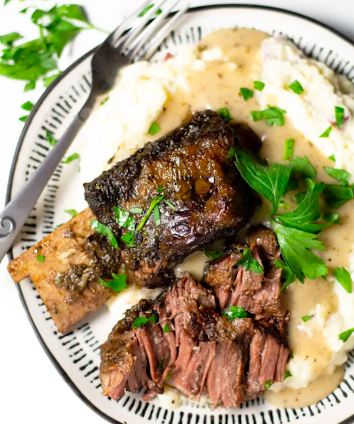 STYLECASTER | Slow-Cooker Date Night Recipes That Aim To Please | Braised Beef Short Ribs
