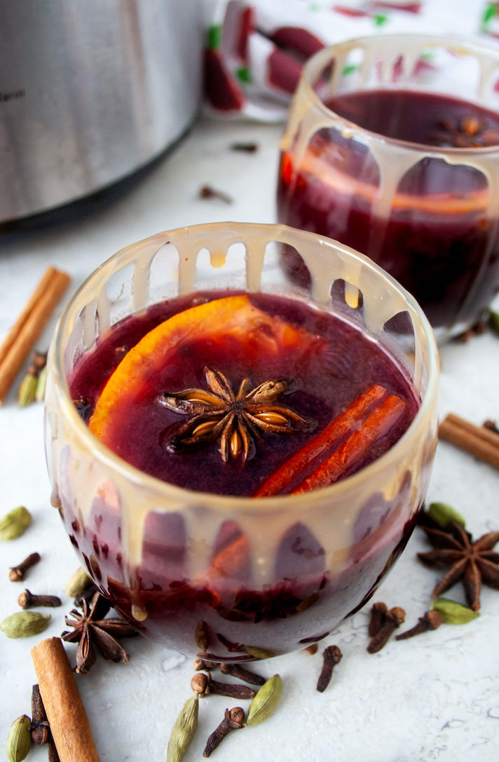 STYLECASTER | 17 Slow-Cooker Cocktails That'll Heat Up a Holiday Party | Caramel Apple Mulled Wine