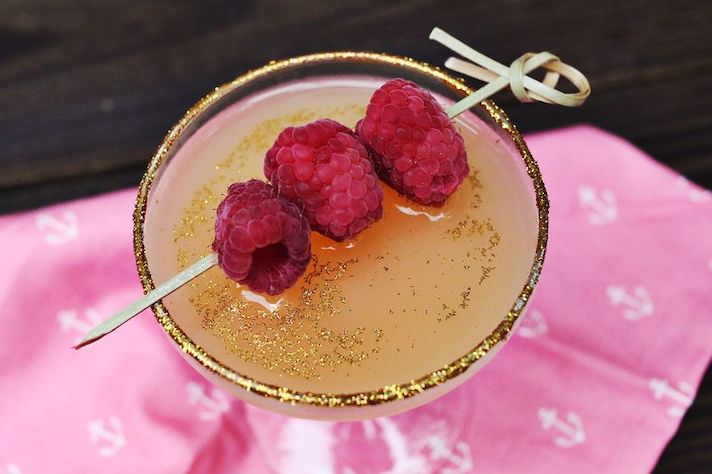 STYLECASTER | Glitter-Filled Recipes for New Year's Eve | The Golden Girl Cocktail