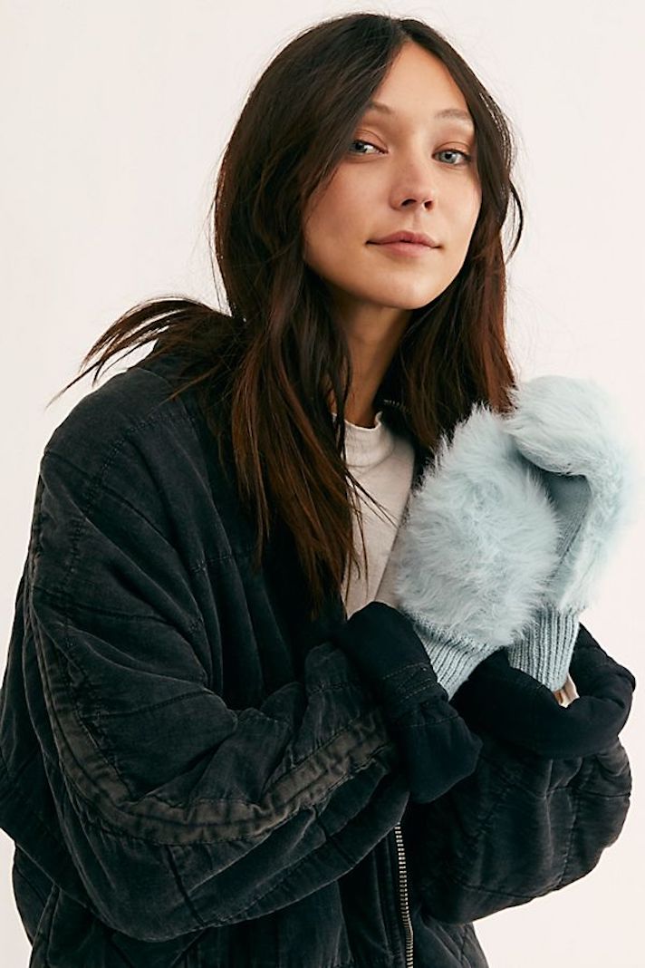 STYLECASTER | 17 Items To Snag If You, Like Me, Are Cold All The Heckin’ Time