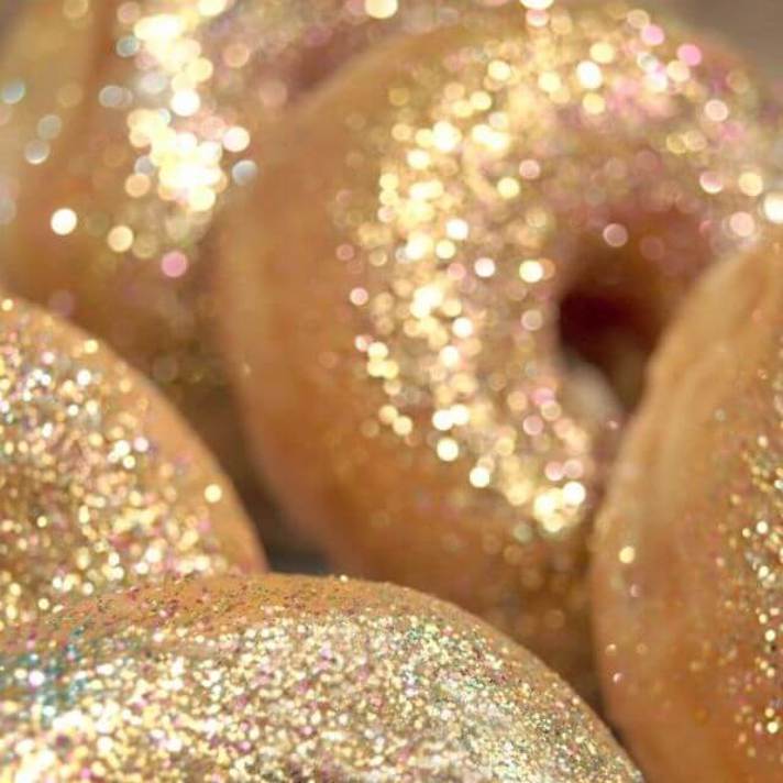 STYLECASTER | Glitter-Filled Recipes for New Year's Eve | Glitter Donuts