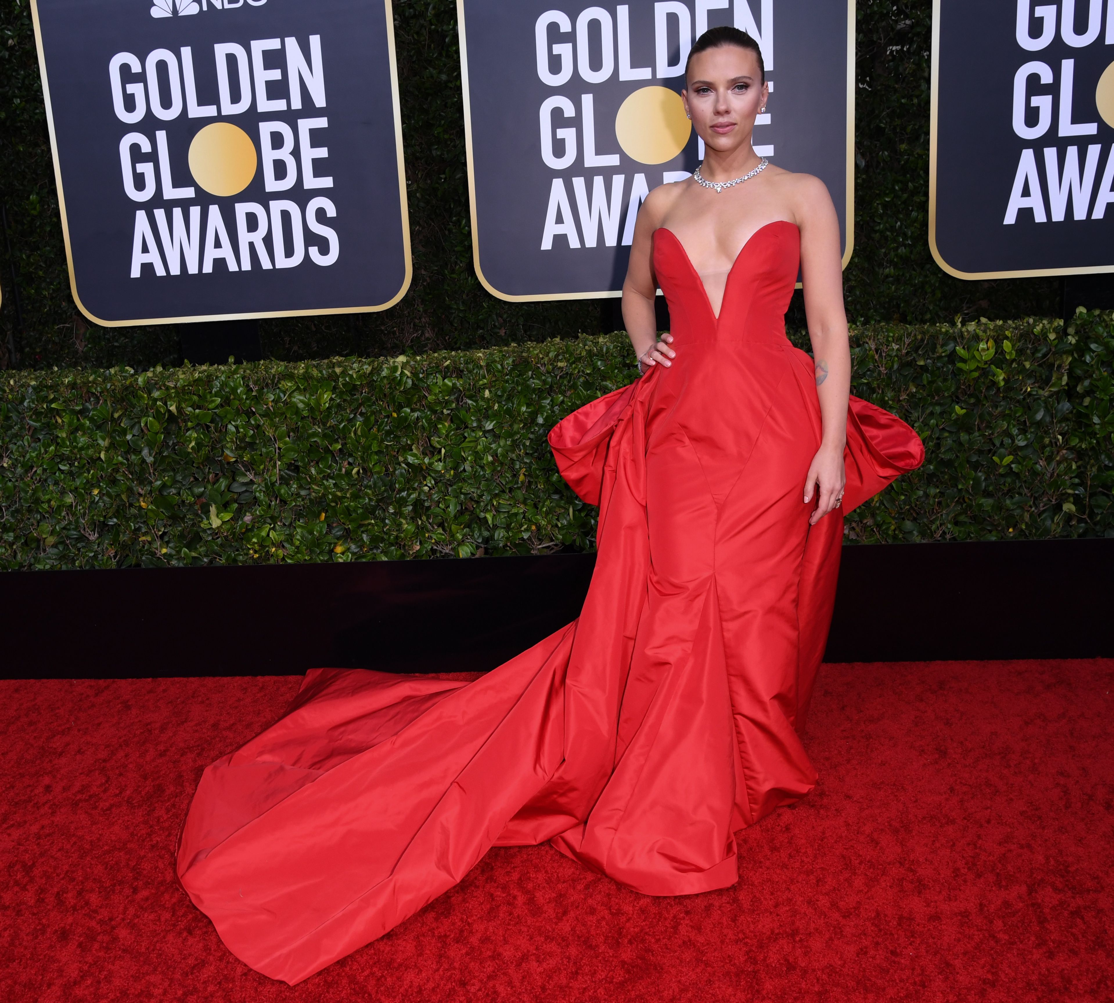 STYLECASTER | Scarlett Johansson Golden Globes Dress