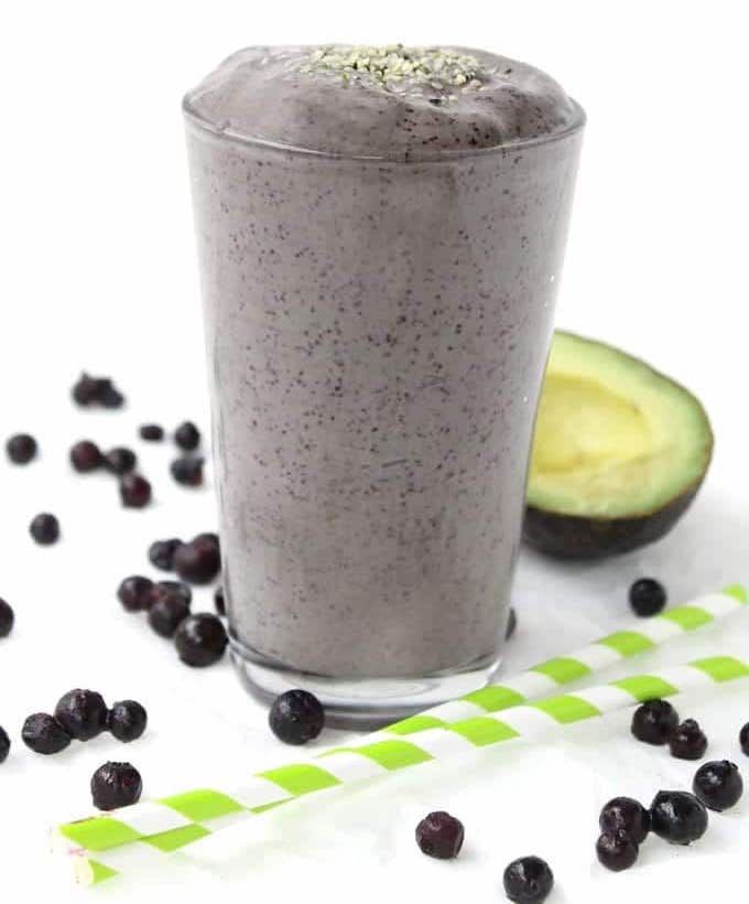 STYLECASTER | energizing smoothie recipes | blueberry superfood smoothie