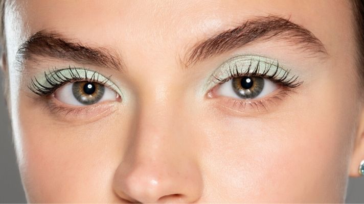 green eyeshadow