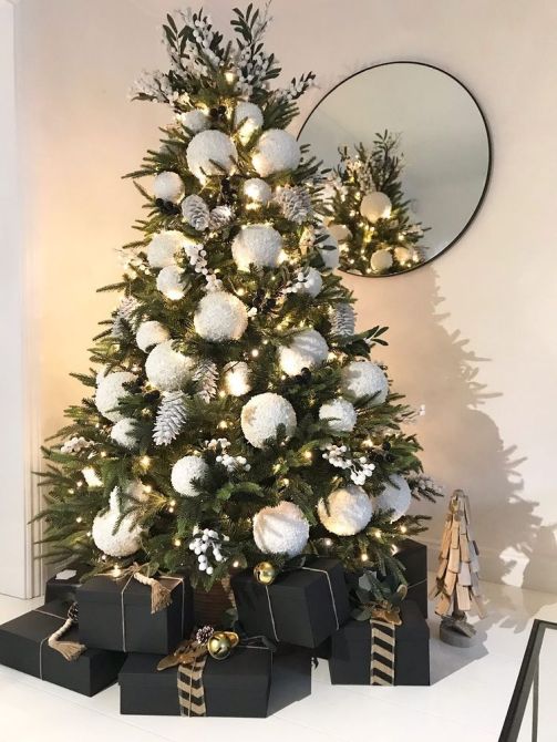 STYLECASTER | Christmas Tree Inspo