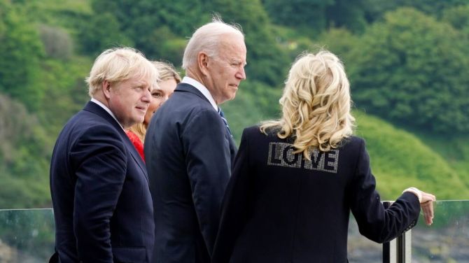 jill-biden-love-jacket