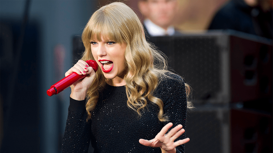 taylor-swift-singing-red