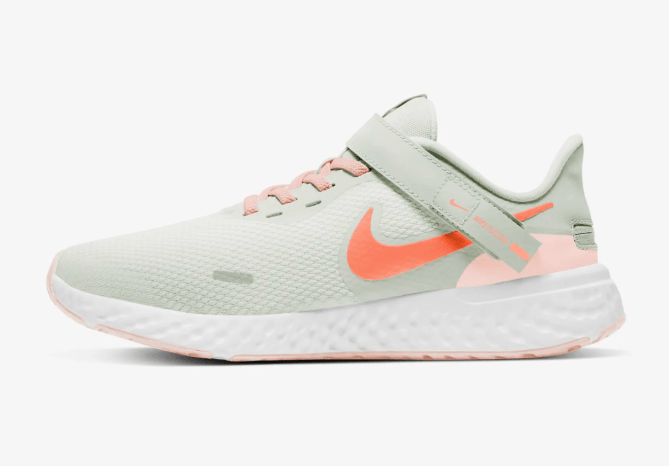 Nike Revolution 5 Flyease