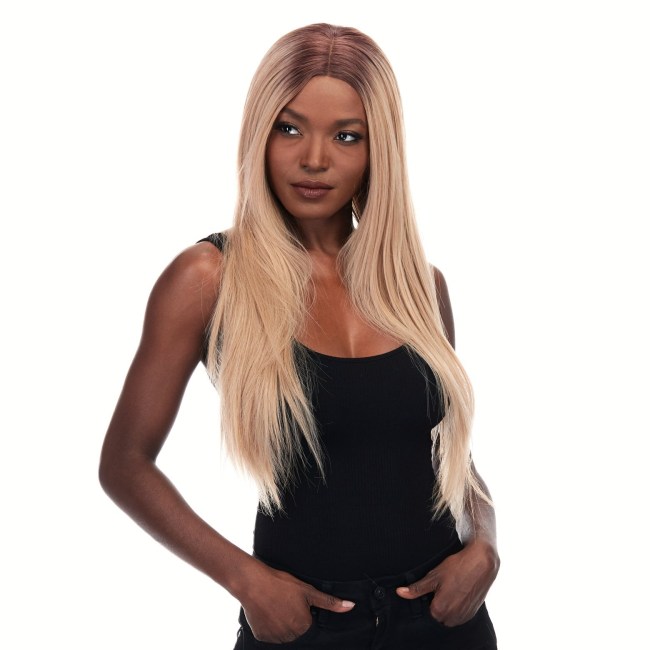 A model wearing a Bellami wig.