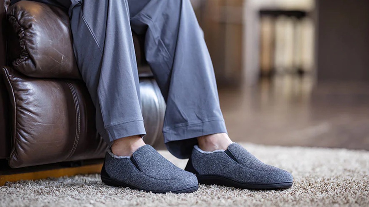 10 Men's Slippers With Arch Support That Are Podiatrist-Approved