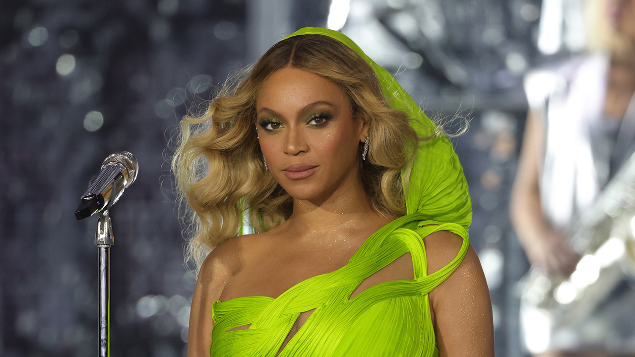 Beyoncé Super Bowl commerical. Beyoncé in a green dress,