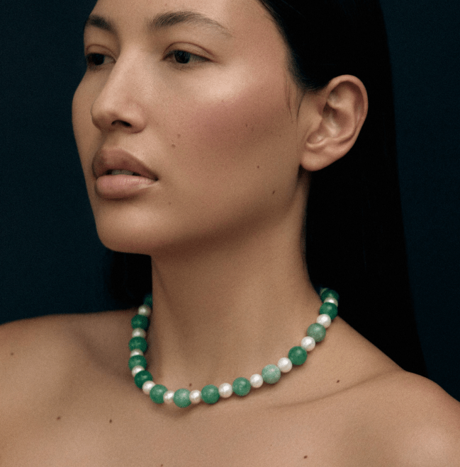 A model wearing a jade and pearl necklace from Ming Yu Wang