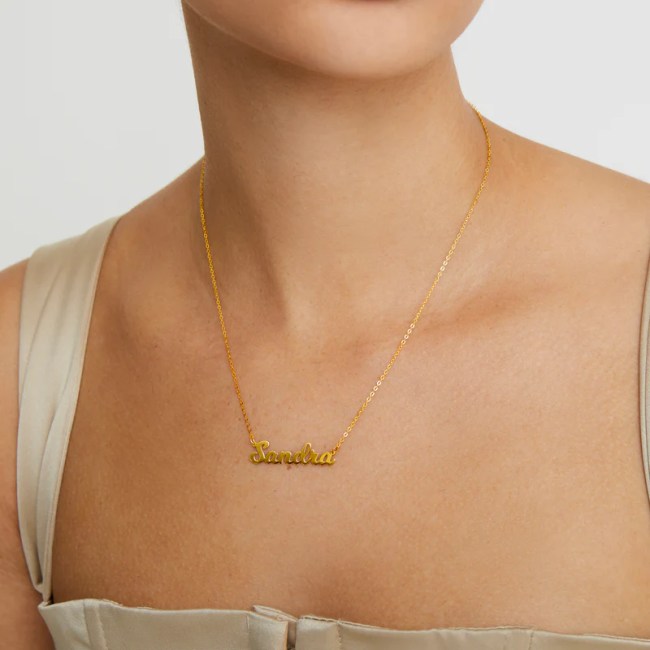 A model wearing The M Jewelers' The Nameplate Necklace