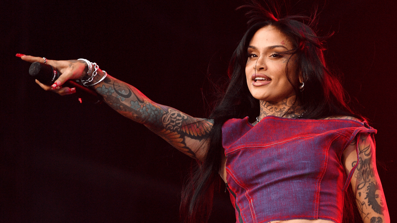 Kehlani performing on tour