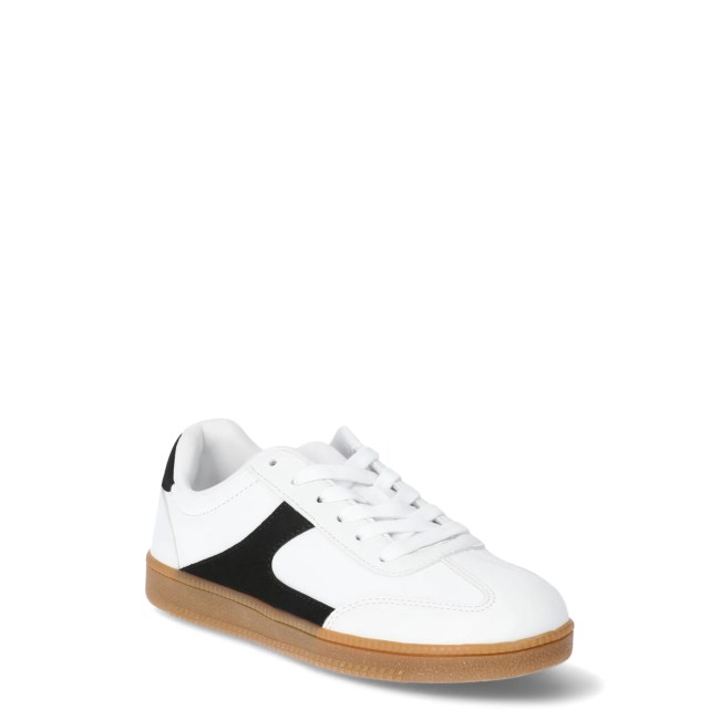 No Boundaries Women's Sport Casual Sneaker in white and black